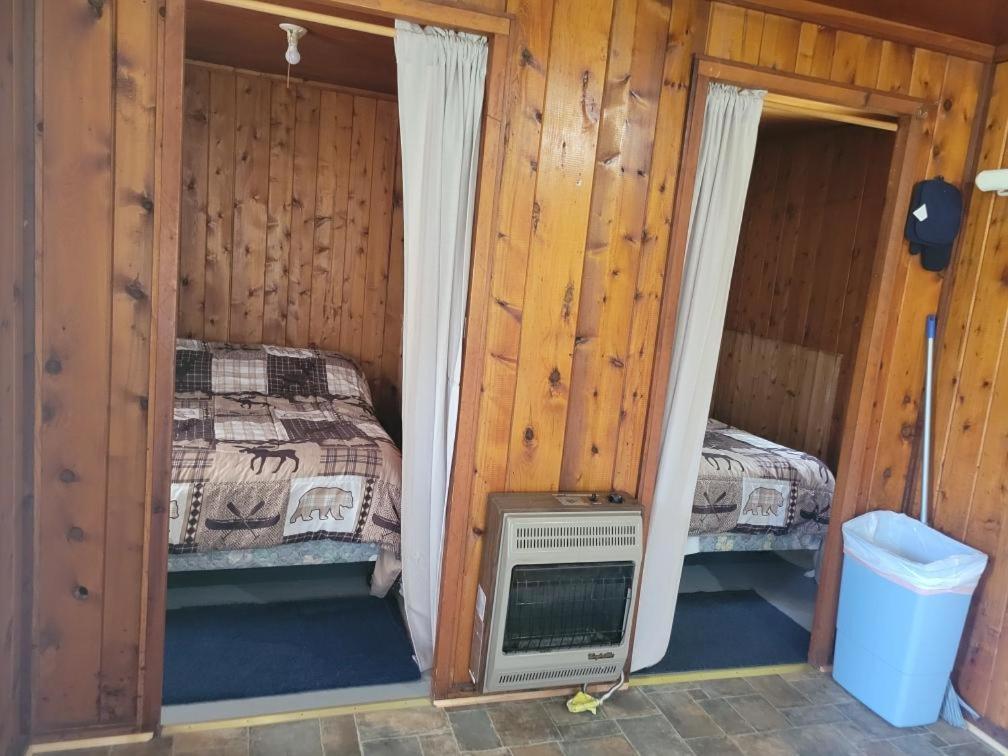 Cabin 2 Manistique Eksteriør billede