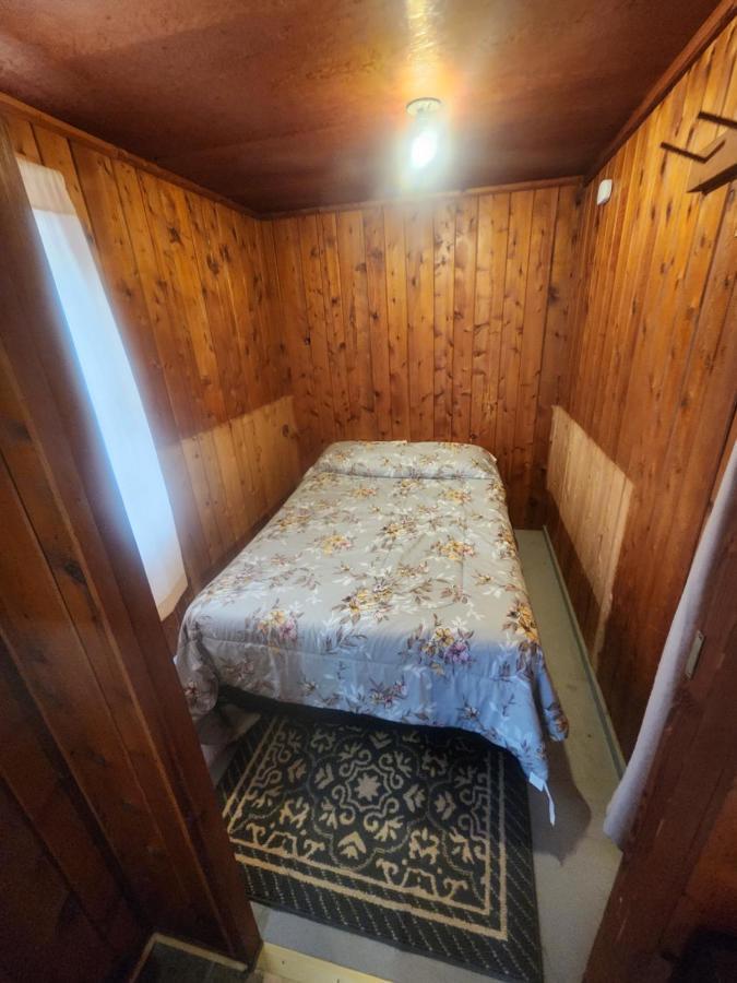 Cabin 2 Manistique Eksteriør billede